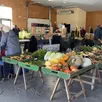 photo  le marché d’automne proposé par le comité des fêtes s’est tenuà l’intérieur de la halle. 