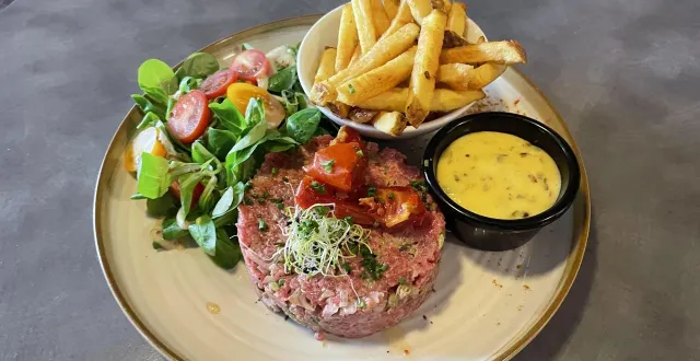 photo  « le bifteck à l’américaine », l’autre nom du tartare de bœuf.  &copy;  le maine libre 