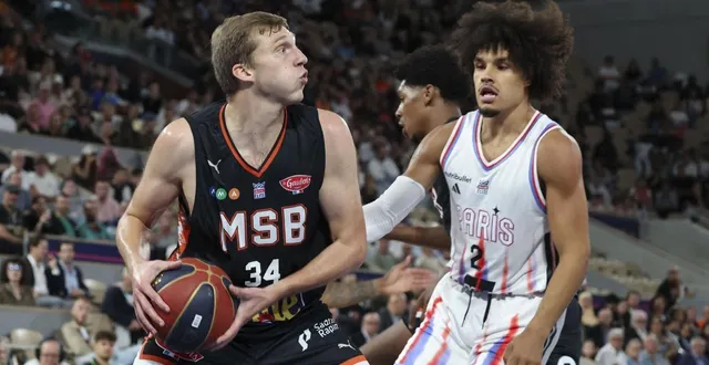 photo  david dileo et le msb défient le paris basketball de nadir hifi pour la première de la saison à antarès.  &copy;  mezzetta/maxppp 