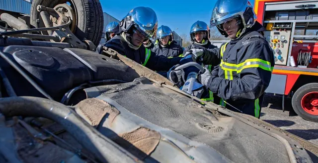 photo  la plupart des 2 500 sapeurs-pompiers sarthois, professionnels et volontaires, sont formés au secours routier et notamment aux opérations de désincarcération en cas d’accident.  &copy;  sdis72/romain leguennec 