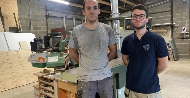 photo  dylan chevalier et jérémy bonnet, deux jeunes entrepreneurs à pied d’œuvre dans leur atelier de changé.  &copy;  ouest-france 