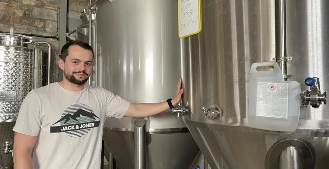photo  nouveau gérant de la brasserie alpaca à saint-martin-du-bois, alexis quéméré participera à ces journées régionales de la visite d’entreprise. il accueillera les visiteurs le vendredi 24 octobre.  &copy;  archives ouest-france 