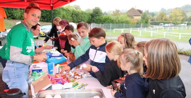 photo  laëtitia dominguez, infirmière scolaire, aux côtés de julie briand, professeure de mathématiques et maman de manon, atteinte de la mucoviscidose.  &copy;  ouest-france 