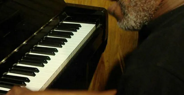 photo  mister blaiz, chanteur de gospel, chantera dimanche en l’église.  &copy;  archives le maine libre 