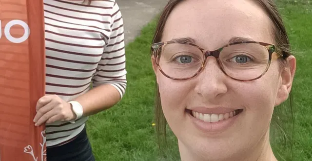 photo  philippine carcenac (au premier plan), et julie ras, de l’association escale.  &copy;  association escale 