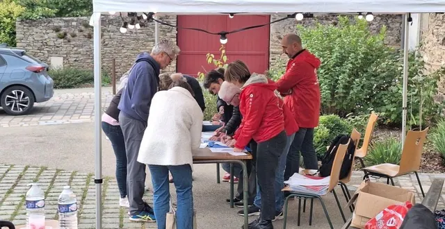 photo  toute la matinée du 28 septembre il y a eu de la présence. les organisateurs de permanence n’ont pas chômé.  &copy;  co 