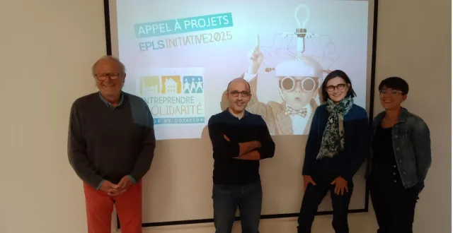 photo  le président benoît akkaoui entre hervé malet et nadine dupont thiriez du comité de sélection et, à droite julie colineau, salariée déléguée du fonds de dotation.  &copy;  co 