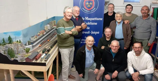 photo  des membres du club a3mj mobilisés pour le prochain salon montreuillais de la maquette.  &copy;  co 