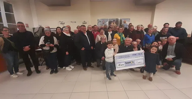 photo  les organisateurs du téléthon, lors de l’édition de 2024, avaient remis un chèque de 25 447,90 euros.  &copy;  co 
