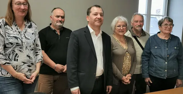 photo  les représentants de l’association, élus et responsables du ccas sont inquiets pour la survie du service aux quelque 80 bénéficiaires actuels.  &copy;  le maine libre 