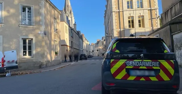 photo  les gendarmes sont intervenus près de l’école descartes à la flèche.  &copy;  le maine libre 