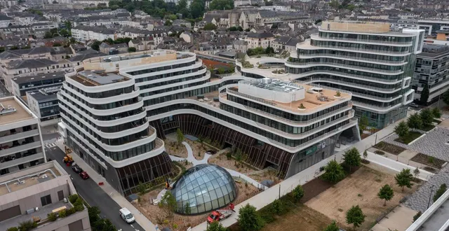 photo  le bâtiment métamorphose a pris place dans le quartier saint-serge à angers.  &copy;  archives co - josselin clair 