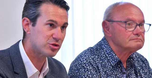 photo  florimond labulle et christian le yondre, lors d’un point presse à la mairie de niort, le 2 juin 2025.  &copy;  co - marie delage 