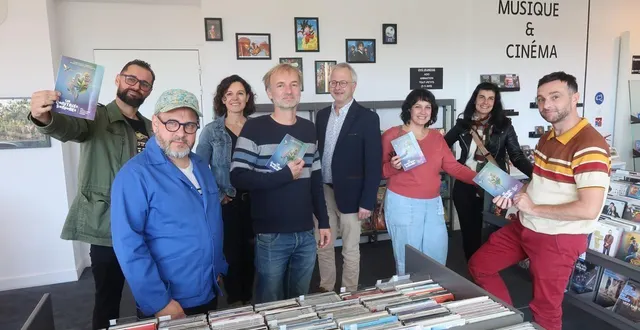 photo  mazé, le 2 octobre 2025. le projet contrées sonores en baugeois-vallée réunit de nombreux partenaires : les bibliothèques des quatre communes de l’entente-vallée, l’école de musique baugeois-vallée, l’association la bosse et le chabada, ici réunis à la bulle.  &copy;  co – agathe le nueff 