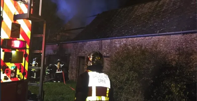 photo  l’incendie s’est déclaré lundi soir, chemin-du-val, à échauffour.  &copy;  ouest-france 
