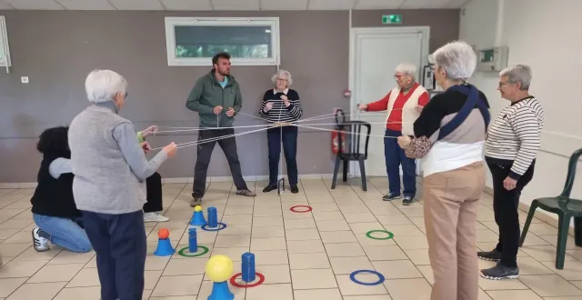photo  un des ateliers de gymnastique douce adaptée, animé lundi par les instructeurs spécialisés de siel bleu.  &copy;  ouest-france 