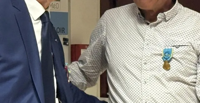 photo  noël bleu et alain dohin.  &copy;  co. 