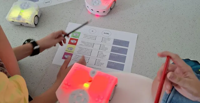 photo  les robots thymio, que les jeunes apprendront à programmer.  &copy;  co 