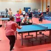 photo samedi, le club communautaire de tennis de table a reçu un tournoi de double mixte. l’épreuve était organisée par le comité départemental dans le cadre d’octobre rose, en partenariat avec la ligue contre le cancer. quarante équipes étaient engagées, dont onze représentants du club local. un moment de sport et de partage, placé sous le signe de la convivialité et de la bonne humeur.