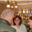 photo au centre, madina koumaritova lors de l’inauguration du bar restaurant.