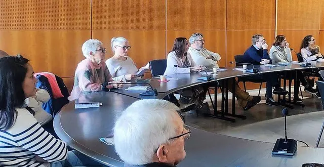 photo  cinq familles nouvellement arrivées dans la commune ont répondu à l’invitation des élus.  &copy;  le maine libre. 