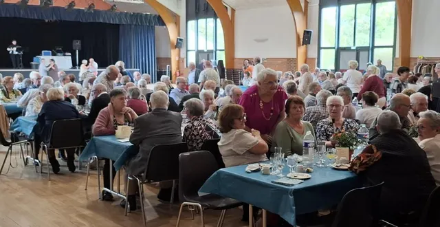 photo  ils étaient 205 à participer au repas du ccas.  &copy;  le maine libre 