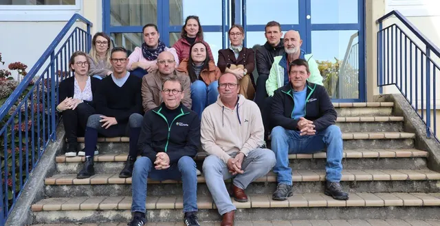 photo  réunis autour de benoît arondel, le directeur du campus val de sarthe, et patrice riauté, le président du comité d’organisation du comice du canton de sablé-sur-sarthe, les professeurs qui vont être associés au comice agricole qui sera organisé au cœur du lycée en 2026.  &copy;  ouest-france 
