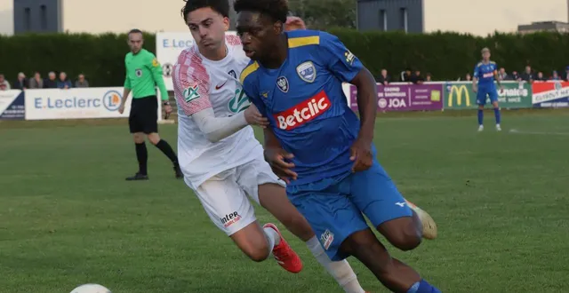photo  les fertois de clément badreau ont beaucoup défendu face aux avranchinais de steevy mazikou.  &copy;  ouest-france 