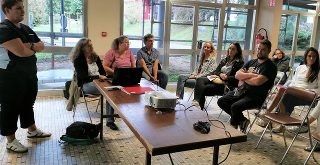 photo  les membres du bureau ont fait le point sur la rentrée en présence de quelques parents et des directrices d’école.  &copy;  le maine libre. 