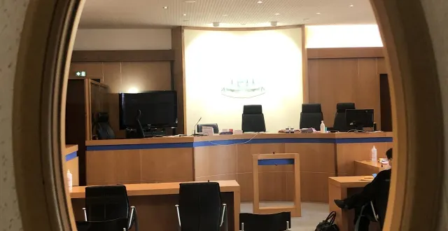 photo  la salle d'audience du tribunal d'argentan.  &copy;  ouest-france 