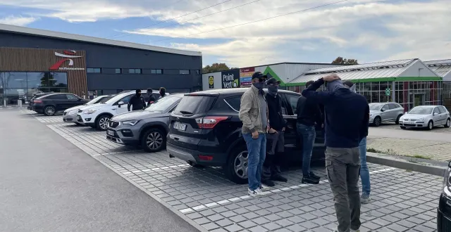 photo  l'interpellation a eu lieu sur le parking de l'intermarché de saint-avé, dans le morbihan.  &copy;  ouest-france 