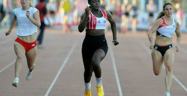 photo  sidney misiedjan apprécie l’atmosphère particulière des relais.  &copy;  co - christophe bernard 