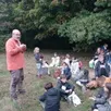 photo lors d’un précédent ramassage des champignons par les écoliers avec françois hairie, mycologue, en forêt d’andaine.
