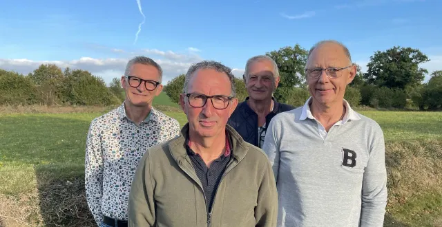 photo  philippe chesnel (au centre) est candidat aux prochaines élections municipales de saint-georges-des-groseillers (orne), au côté de jérôme foucault (à gauche), jean-luc gigan, et thierry chottard.  &copy;  ouest-france 