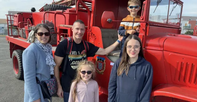 photo  la 131e édition du congrès national des sapeurs-pompiers se tient cette année au mans (sarthe). nombre de parents ont fait la surprise, ce mercredi 8 octobre 2025, de faire découvrir à leurs enfants cet univers qui en fait rêver plus d’un.  &copy;  ouest-france 