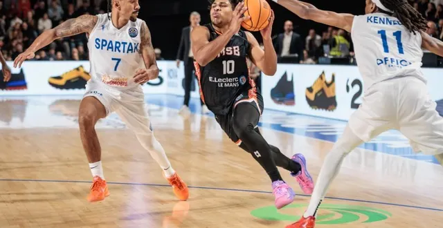 photo  ugo doumbia et les manceaux se sont battus jusqu’au bout mais ont fini par s’incliner.  &copy;  fiba - basketball champions league 