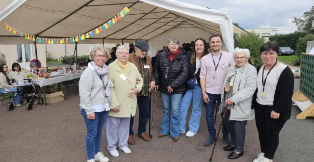 photo  une partie des petites mains, ouvrières de cette réussite.  &copy;  co 
