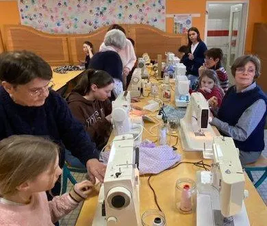 photo  les animatrices de droit-fil & co proposent des stages pour les amateurs de couture lors des prochaines vacances de la toussaint.  &copy;  ouest-france 