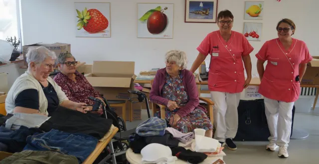 photo  jeudi après-midi, l’ehpad du village, résidence bertrand, a organisé une bourse aux vêtements. les chineurs ont pu, à moindre coût, trouver des vêtements d’occasions à leur goût. les nombreux stands montés dans la grande salle de restauration étaient tenus par les résidents, avec l’aide des soignants. l’ensemble de la recette était en faveur de l’amicale de l’établissement pour financer les futures animations et sorties.  &copy;  ouest-france 