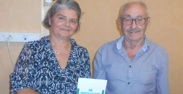 photo  karine le bourhis, directrice du centre social, et jacques langevin, président du conseil d’administration.  &copy;  ouest-france. 