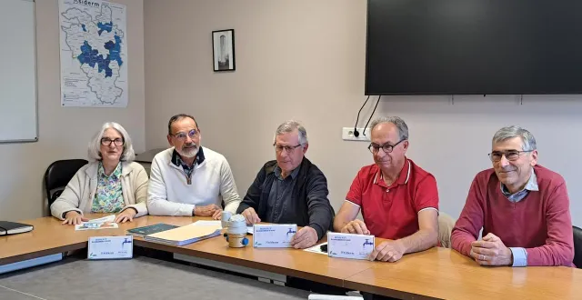 photo  martine renaut, jean-claude moser, jean-yves bourge, gérard lambert et dominique fouqueray présentent la sensibilisation aux économies d’eau.  &copy;  ouest-france 