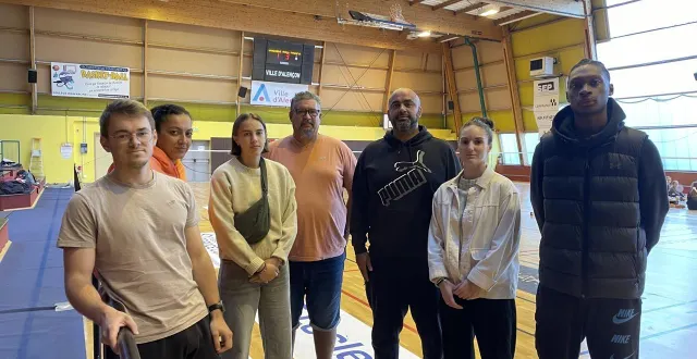 photo  une partie des salariés concernés par la liquidation judiciaire de l’usbd alençon tirent la sonnette d’alarme. de gauche à droite : thomas gazon, latifa rhennam, lisa cluzeau, eric ferrari, fayssal rhennam, lisa gandin et wesley mendy.  &copy;  ouest-france 