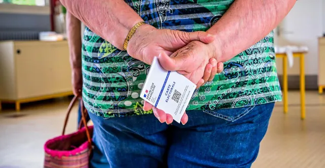 photo  le lundi, la mairie du mans reçoit habituellement deux à dix demandes d’inscription sur les listes électorales. le jour de la démission du premier ministre, elle en a réceptionné 68.  &copy;  photo : archives le courrier de l’ouest 