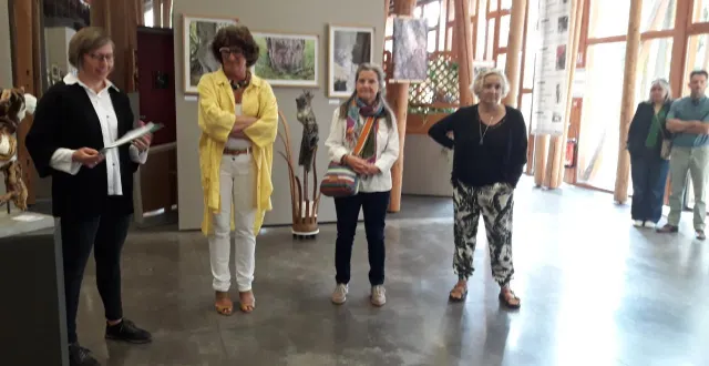 photo  de gauche à droite : anne gouelibo, conseillère tourisme de flers agglo ; béatrice chauvet, sculptrice ; marie-christine chantrait, photographe ; et lucie goudard lesteven, photographe.  &copy;  ouest-france 