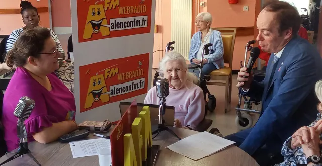 photo  andrée, une des doyennes de l’arpège, entourée de madeline pettré et christophe bayard  &copy;  ouest-france 