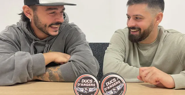 photo  robin gaborit (à gauche) et romain gutierrez, deux gladiateurs de la ligue magnus aux ducs d’angers.  &copy;  ouest france 