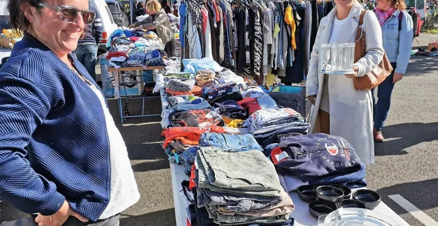 photo  jessica, venue d’indre-et-loire, a trouvé son bonheur avec cette fontaine à jus sur le stand de pamela, d’oizé  &copy;  le maine libre 