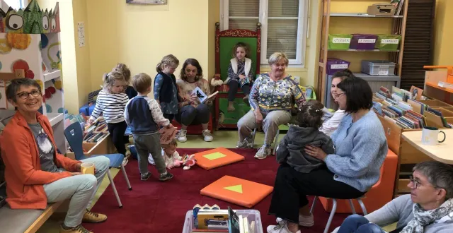 photo  les bénévoles proposent de multiples rencontres dans la bibliothèque pour toutes les générations.  &copy;  ouest-france 