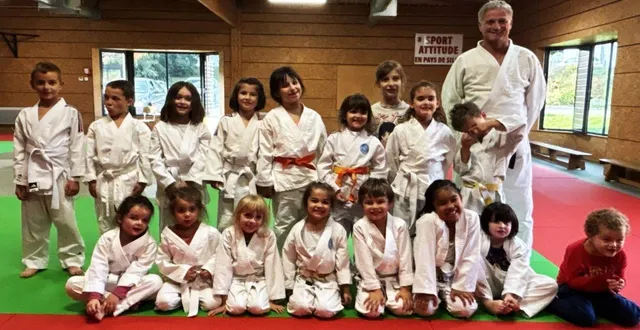 photo  le club de judo a vent en poupe, les jeunes au rendez-vous.  &copy;  judo club sillé 