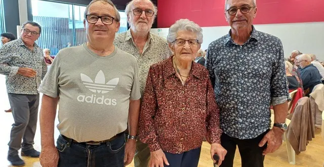 photo  jean-yves thomas, junior de 70 ans, jean-yves le bars, maire de bellevigne-en layon, andrée rochard, doyenne de 99 ans et jean-françois vaillant, maire délégué de thouarcé.  &copy;  co 